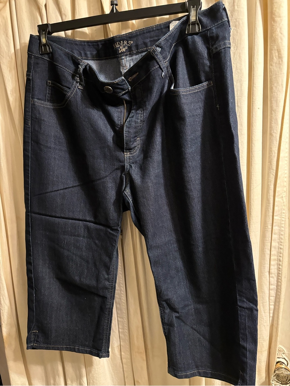 Women’s Dark Blue Denim Capri Jeans